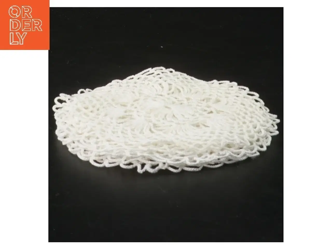 Billede 2 - Hvide hæklede bordbrikker (str. 7 stk Ø 12 cm)