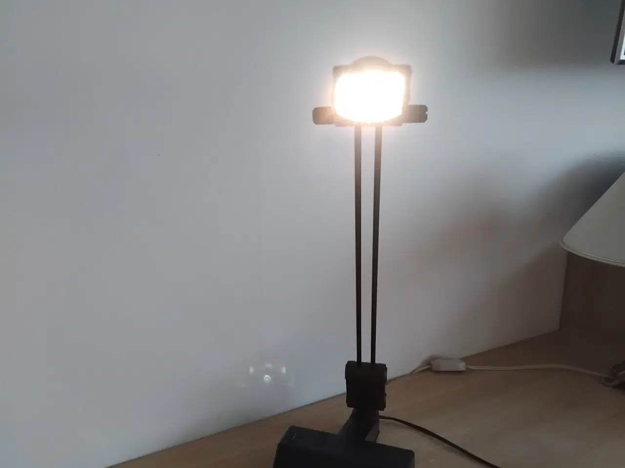 Billede 1 - Bordlampe med to lysstyrker