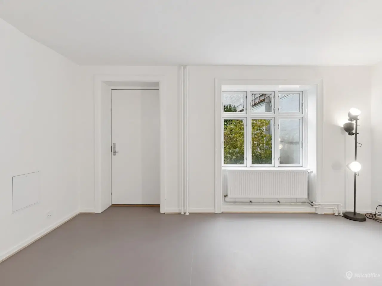 Billede 7 - Flot butik/klinik/Coffee shop med store facadevinduer –