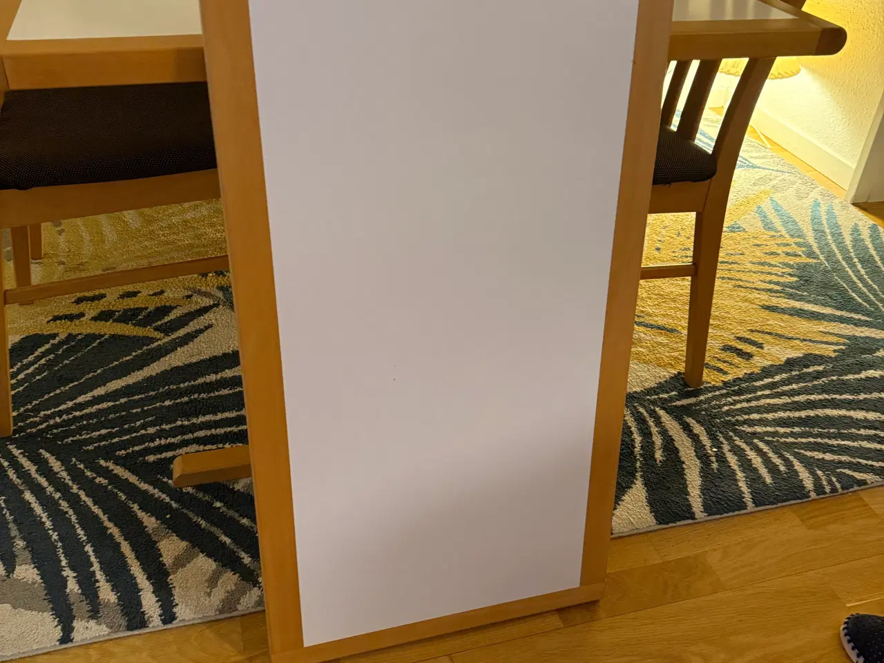 Billede 4 - Bøg/melamin Spisebord med 4 stole