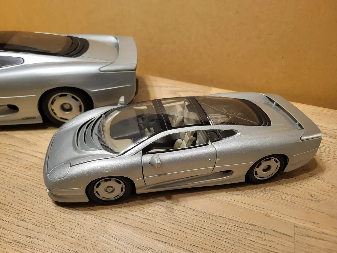 Billede 2 - Modelbiler Jaguar XJ220-1992 (str. 1:12)