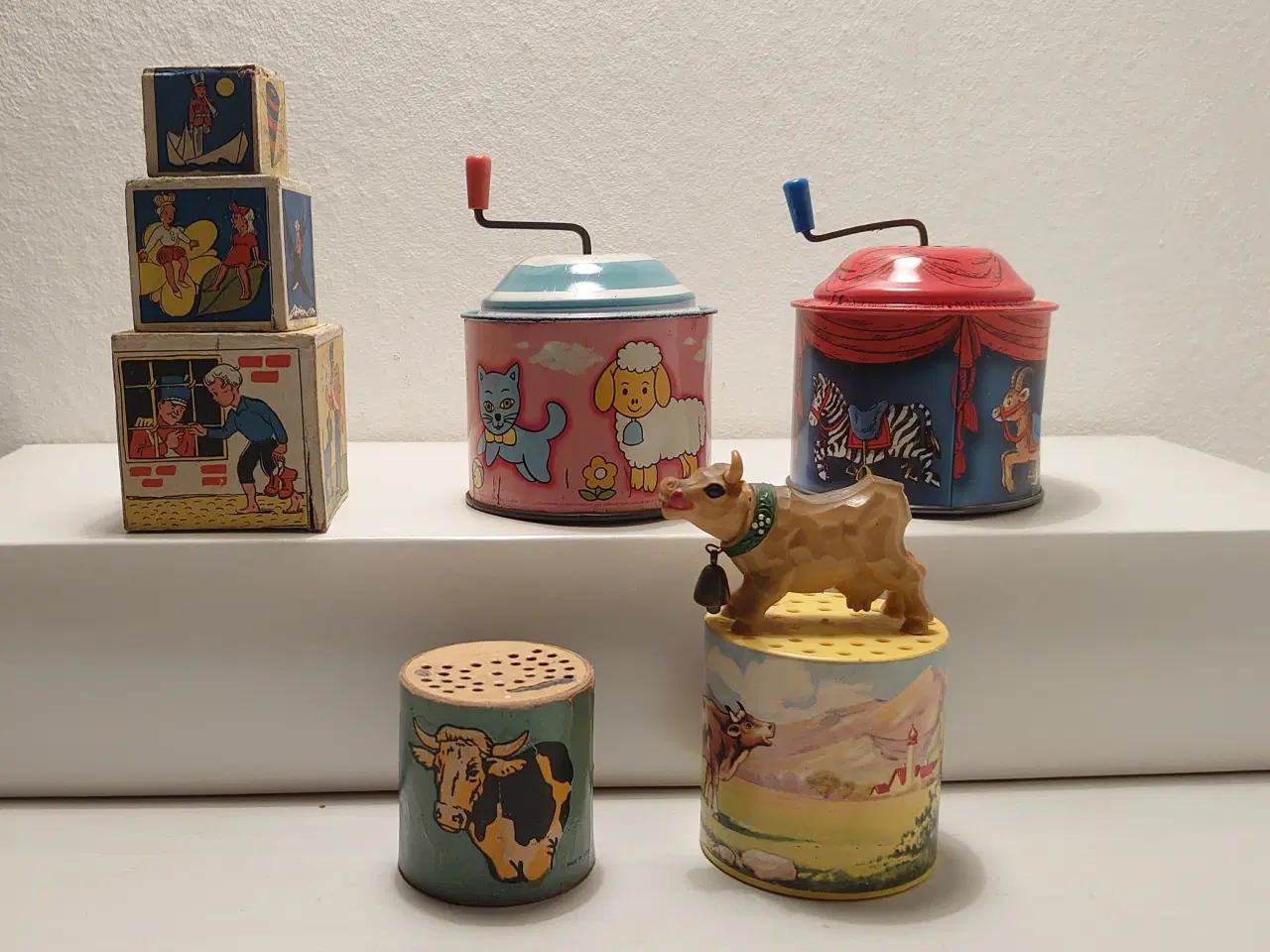 Billede 1 - 5 stk vintage legetøj. Spilledåser, stabeltårn mm.