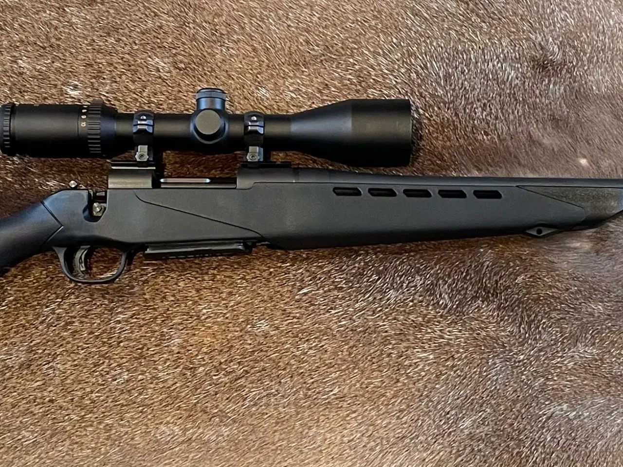 Billede 1 - Mossberg 4x4 Bolt Action Jagtriffel