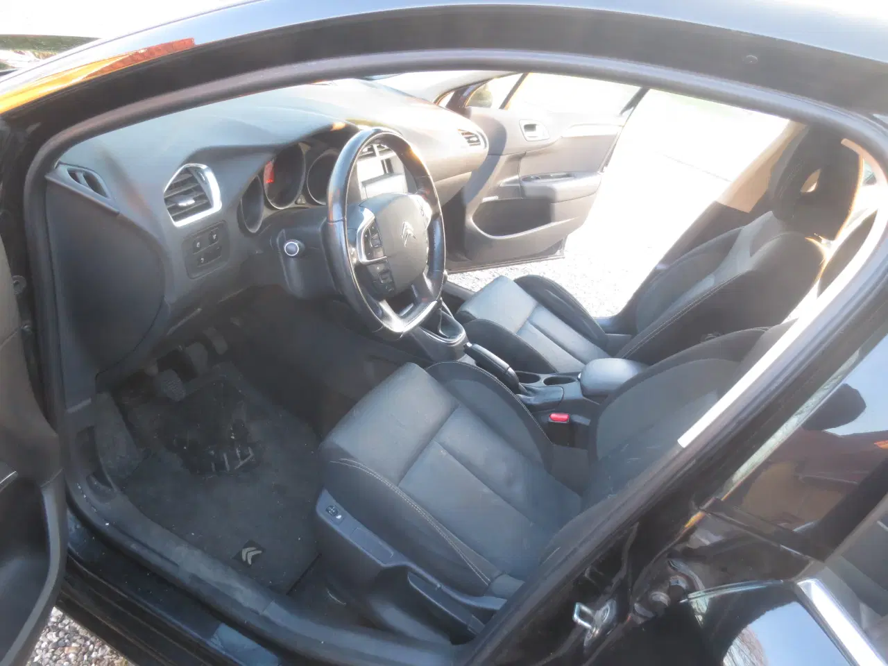 Billede 10 - Citroen C 4 1.6 HDi År 2012. Nysynet.