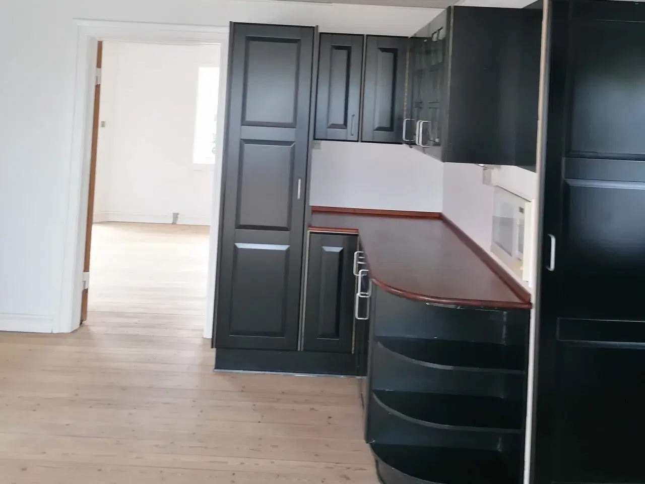 Billede 1 - Køn rødstensejendom med fem lejemål – oplagt investeringseje