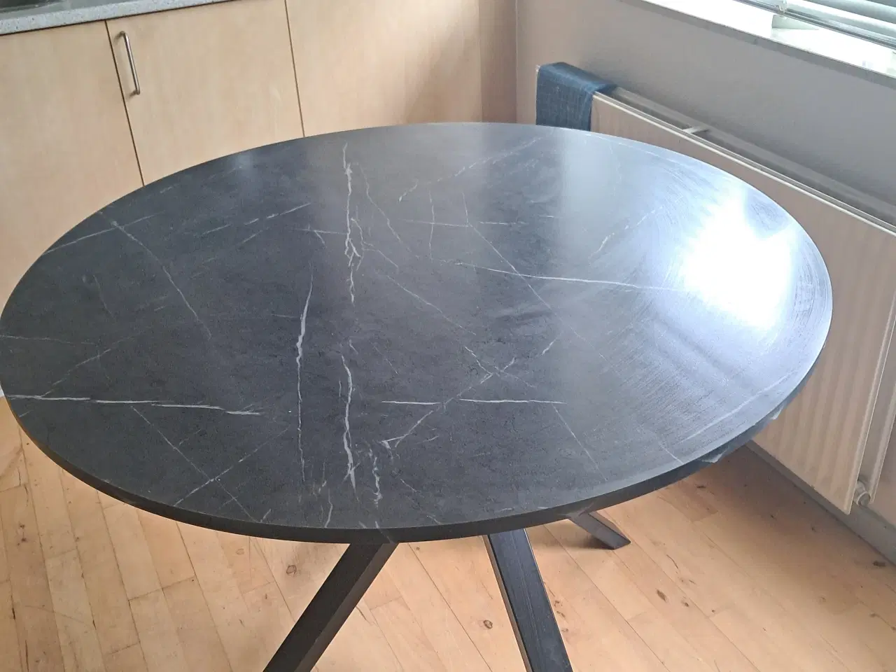 Billede 2 - Rundt spise bord