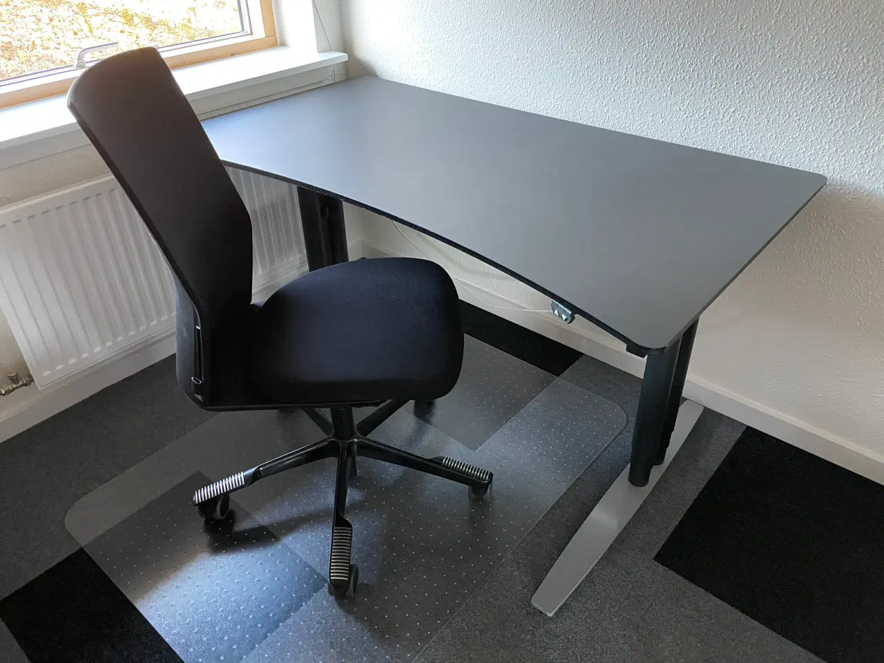 Billede 3 - Skrivebord og kontorstole "HÅG og LINAK"