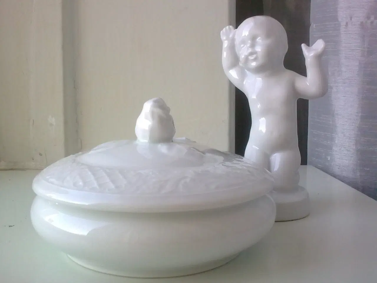 Billede 1 - Uh D' koldt baby og blomst i hvid porcelæn SAMLET