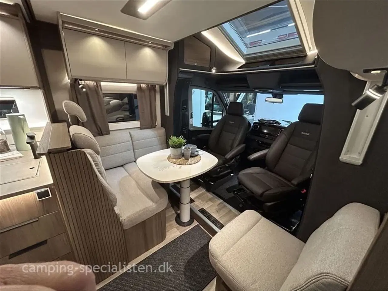 Billede 3 - 2026 - Kabe Royal   Kabe Royal x810 LQB 2026 kan snart ses hos Camping-Specialisten