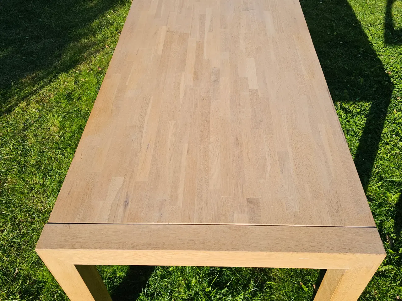 Billede 2 - Stort Spisebord af Egetræ – God Stand