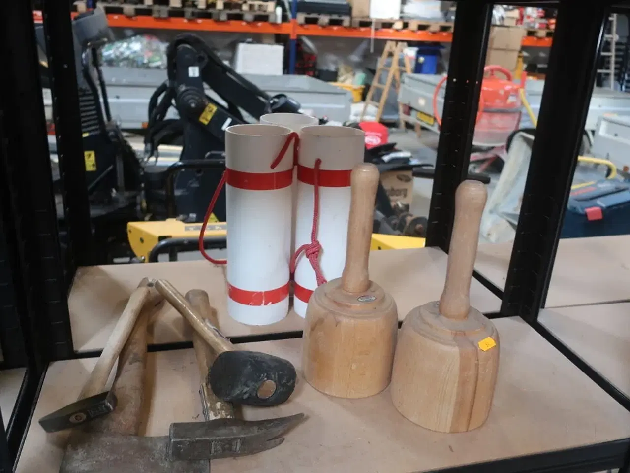 Billede 7 - indhold i reoler