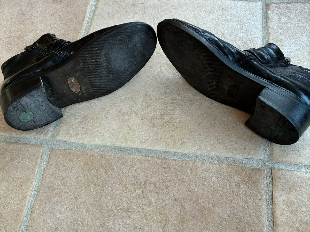 Billede 9 - Ankelstøvler i sort læder str. 39