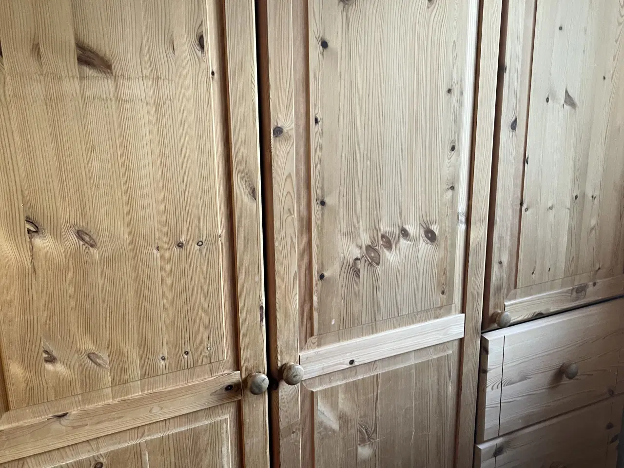 Billede 1 - klædeskab