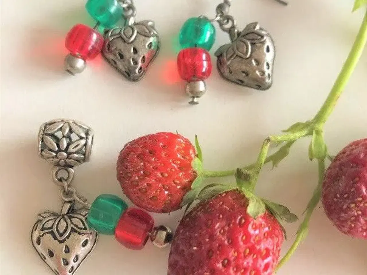 Billede 3 - CHARMS - SMYKKEDELE - jordbær - vedhæng