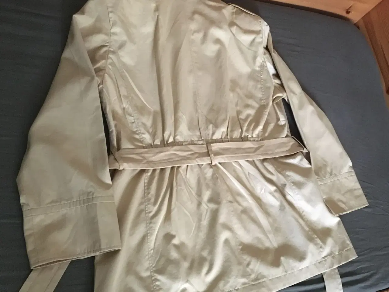Billede 12 - Flotte beige jakke til salg