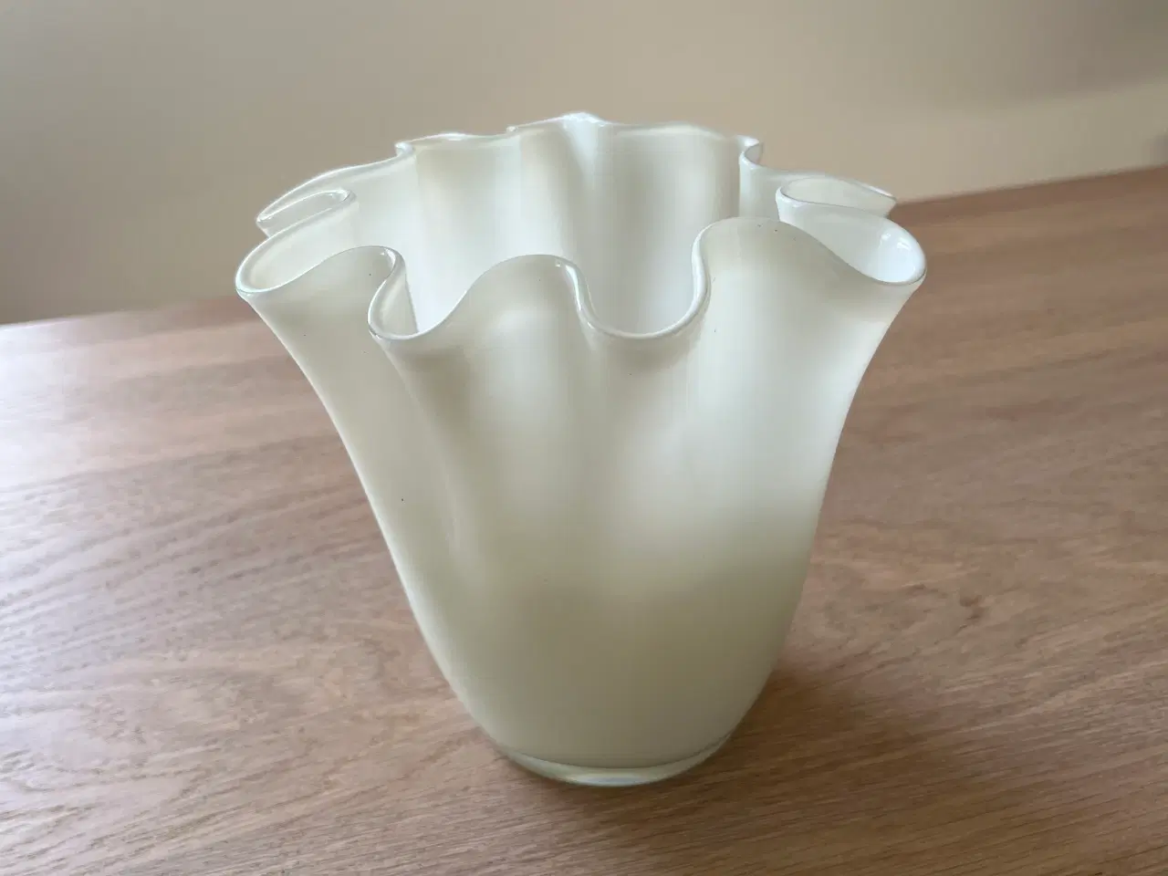 Billede 1 - Vintage tulipan vase med bølget kant 