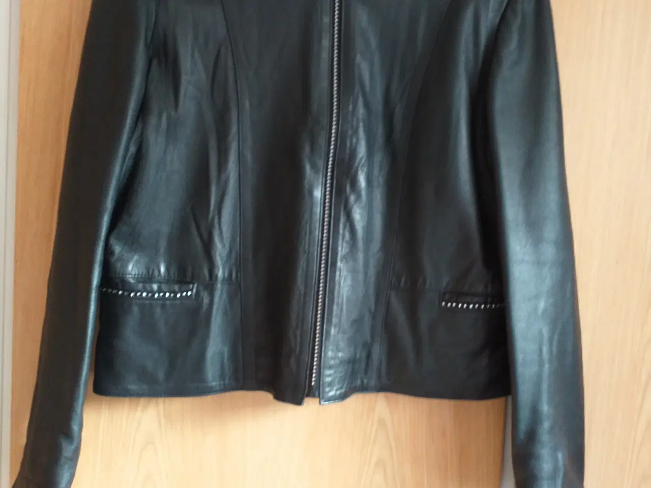 Billede 1 - BROCH Sort skind jakke Dame 