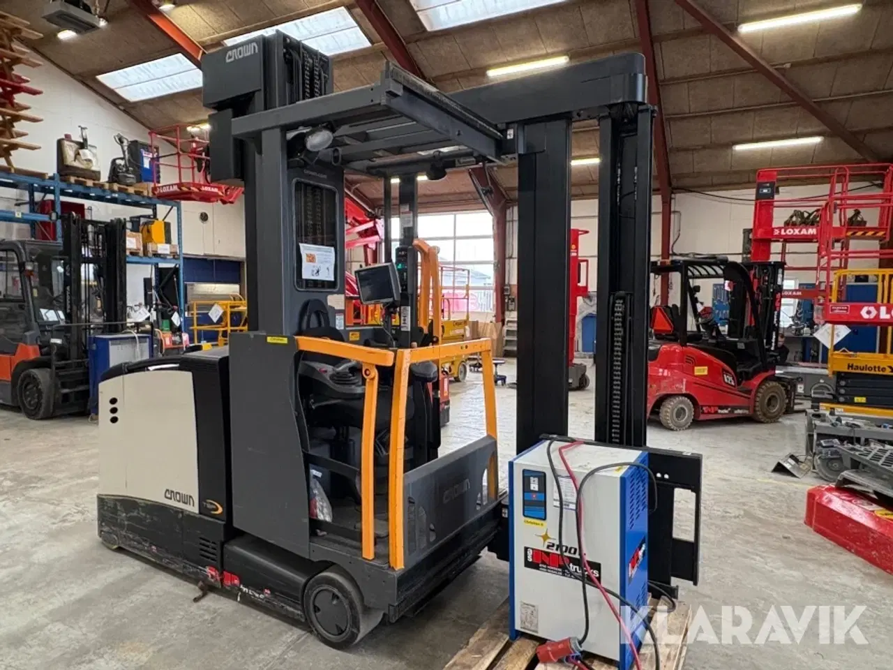 Billede 1 - Smalgangstruck Crown TSP6000-1.0 med lader