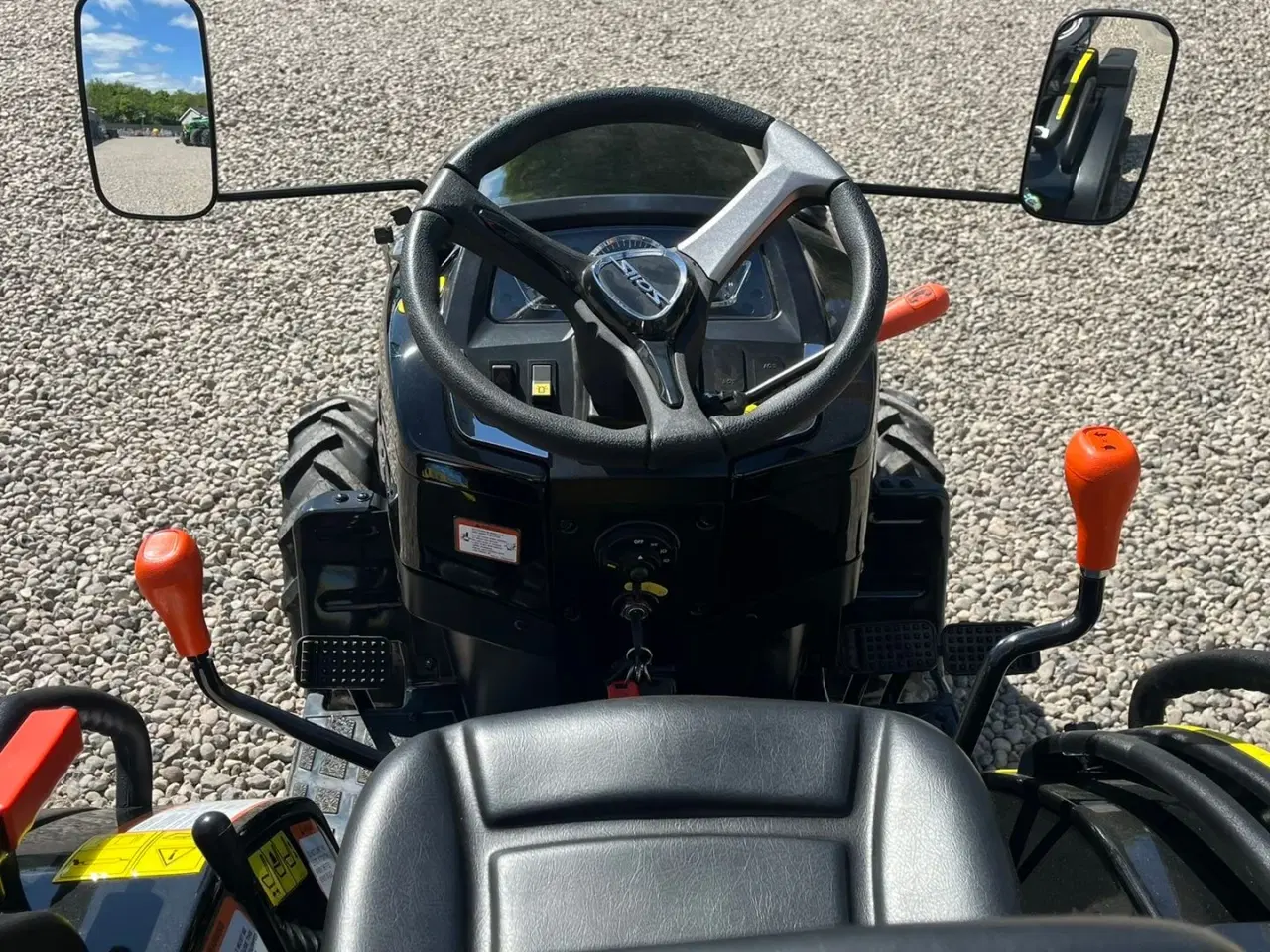 Billede 5 - Solis S26 Limited Edition i sort 6+2 Gearmaskine med Servostyring og brede traktorhjul