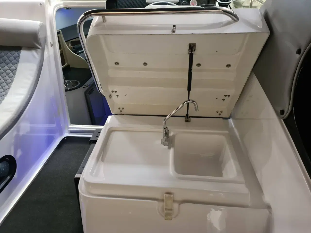 Billede 12 - Saver 750 Cabin - Susuzki 250 HK/Udstyr