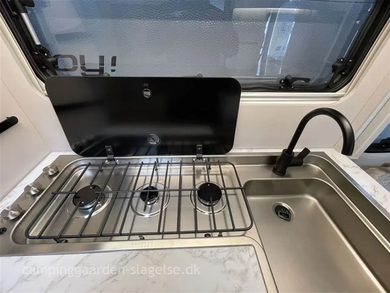 Billede 4 - 2026 - Adria Adora 572 UT Alde Adria Adora 572 UT – Stilfuld komfort året rundt