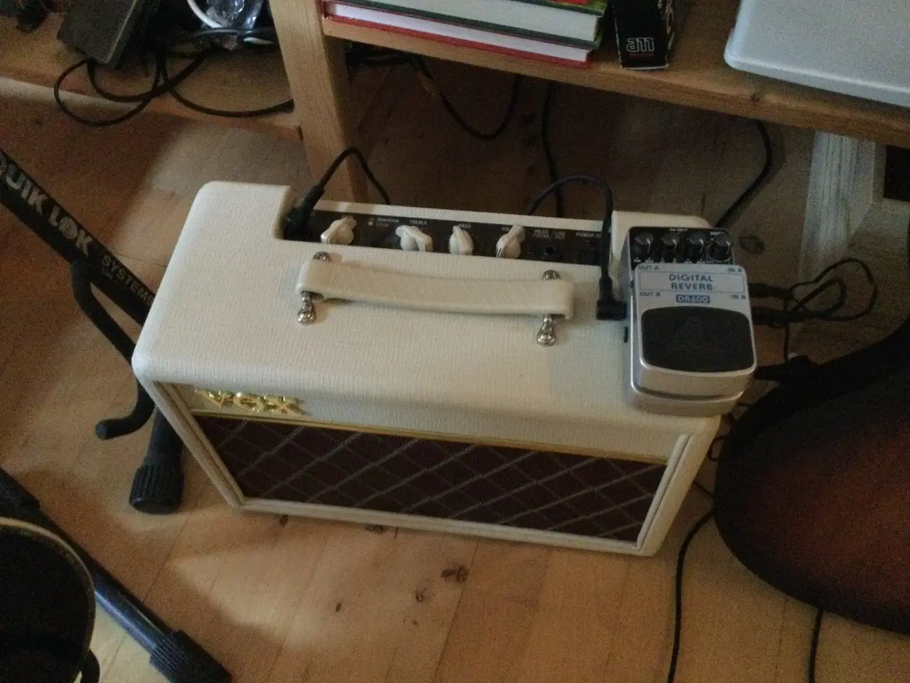 Billede 4 - elguitar og forstærker og digital reverb pedal