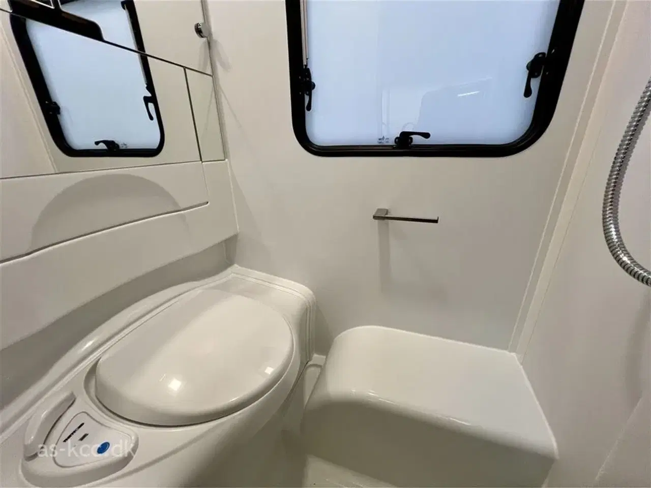 Billede 31 - 2025 - Adria Altea 502 UL Kampagne   Adria Altea 502 UL årg. 2025 5 Sovepladser, 4 Siddepladser 60 Selection jubilæumsmodel  med meget udstyr.