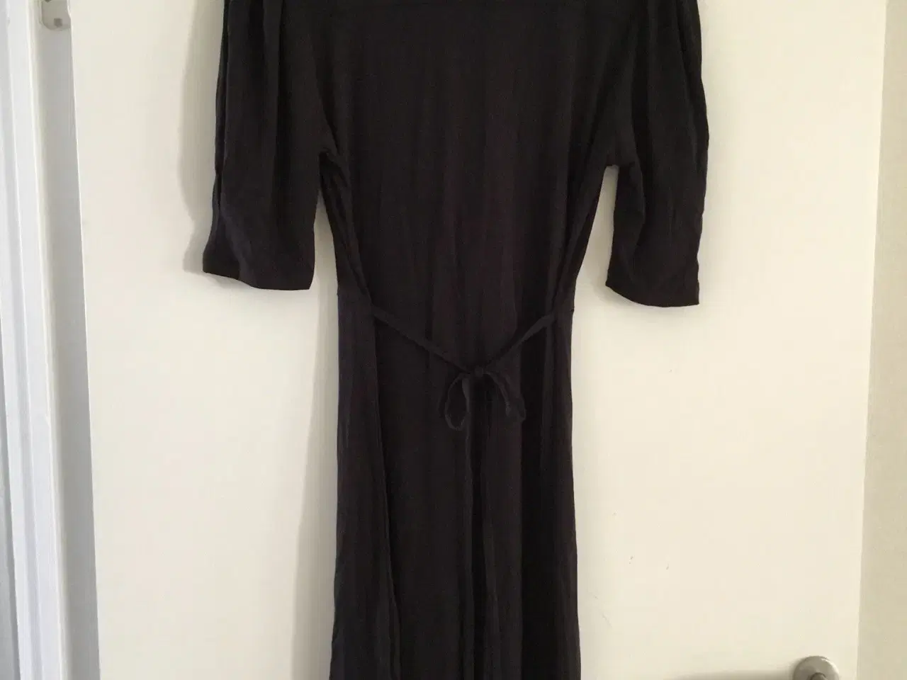 Billede 7 - Freequent smuk sort kjole str. L festkjole jerseyk