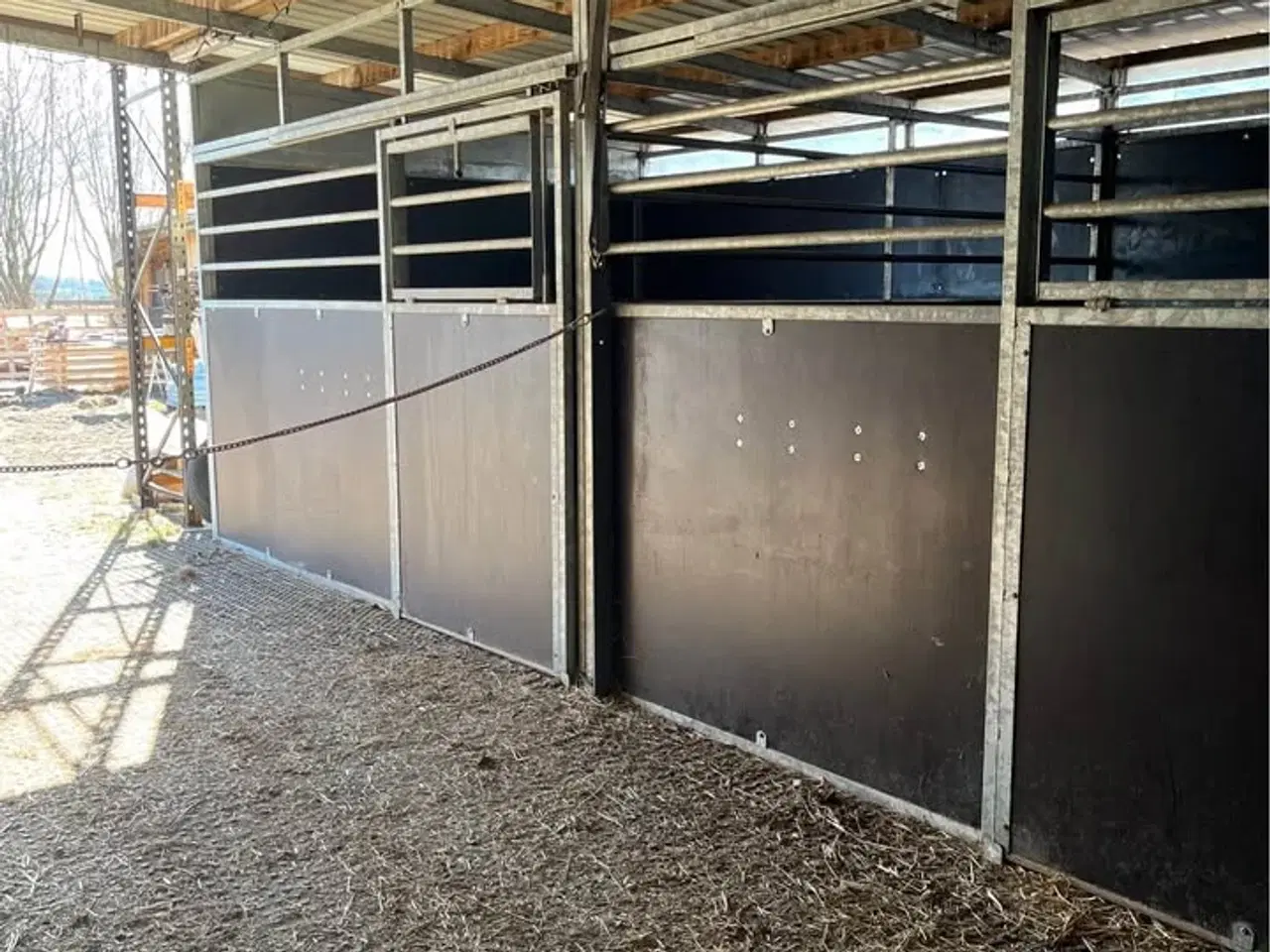 Billede 4 - Udestald med 4 bokse 2 på 3x3 m og 2 på 3,5x3 m