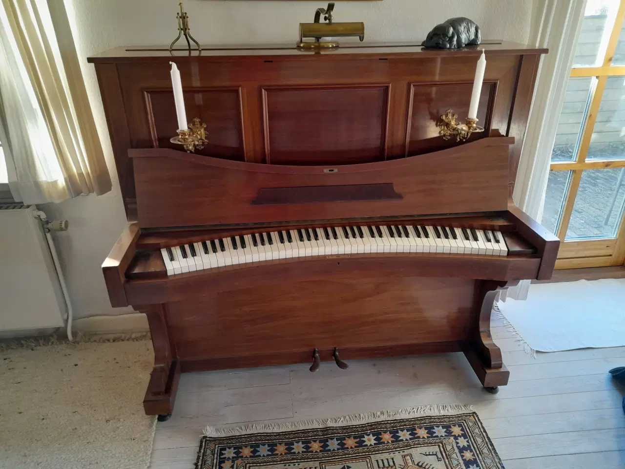 Billede 1 - Klaver med buet front til gratis afhentning.