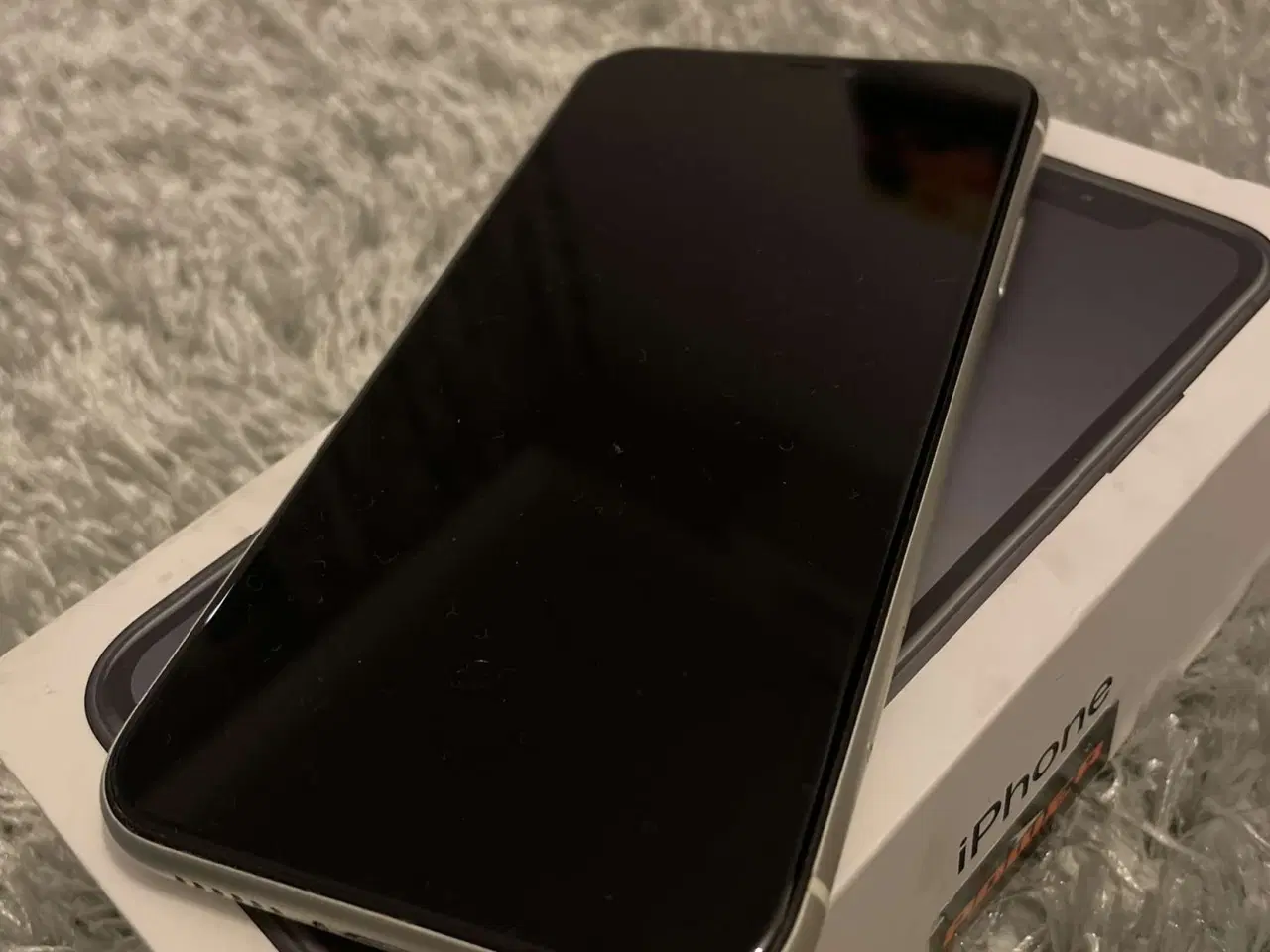 Billede 2 - iPhone 11 – 64 GB, Hvid – Til salg!