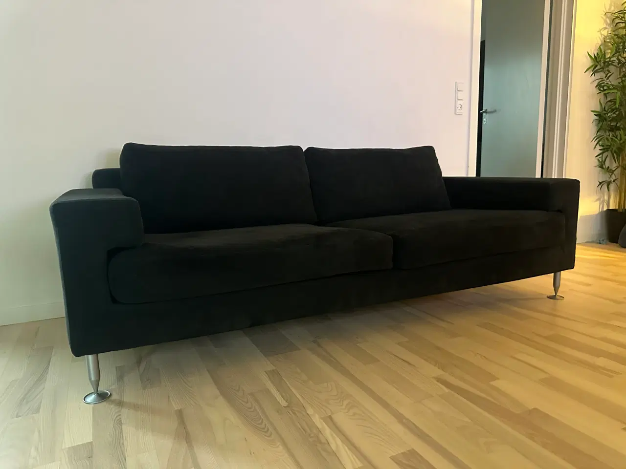 Billede 1 - Alcantara sofa i sort by Anders Nørgaard