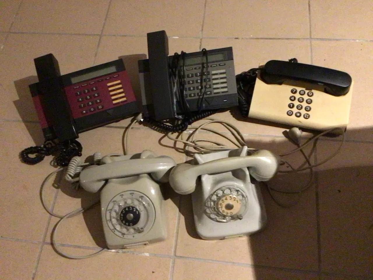 Billede 1 - 5 gamle telefoner