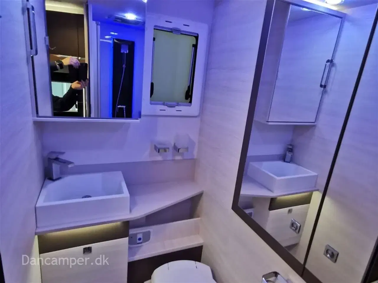 Billede 9 - 2019 - Chausson Welcome Premium 630   UNDER KLARGØRING! 2019 Model! 170 hk Ford med el.sænkbare enkeltsenge, Tertek antenne og masser af yderligere udstyr.