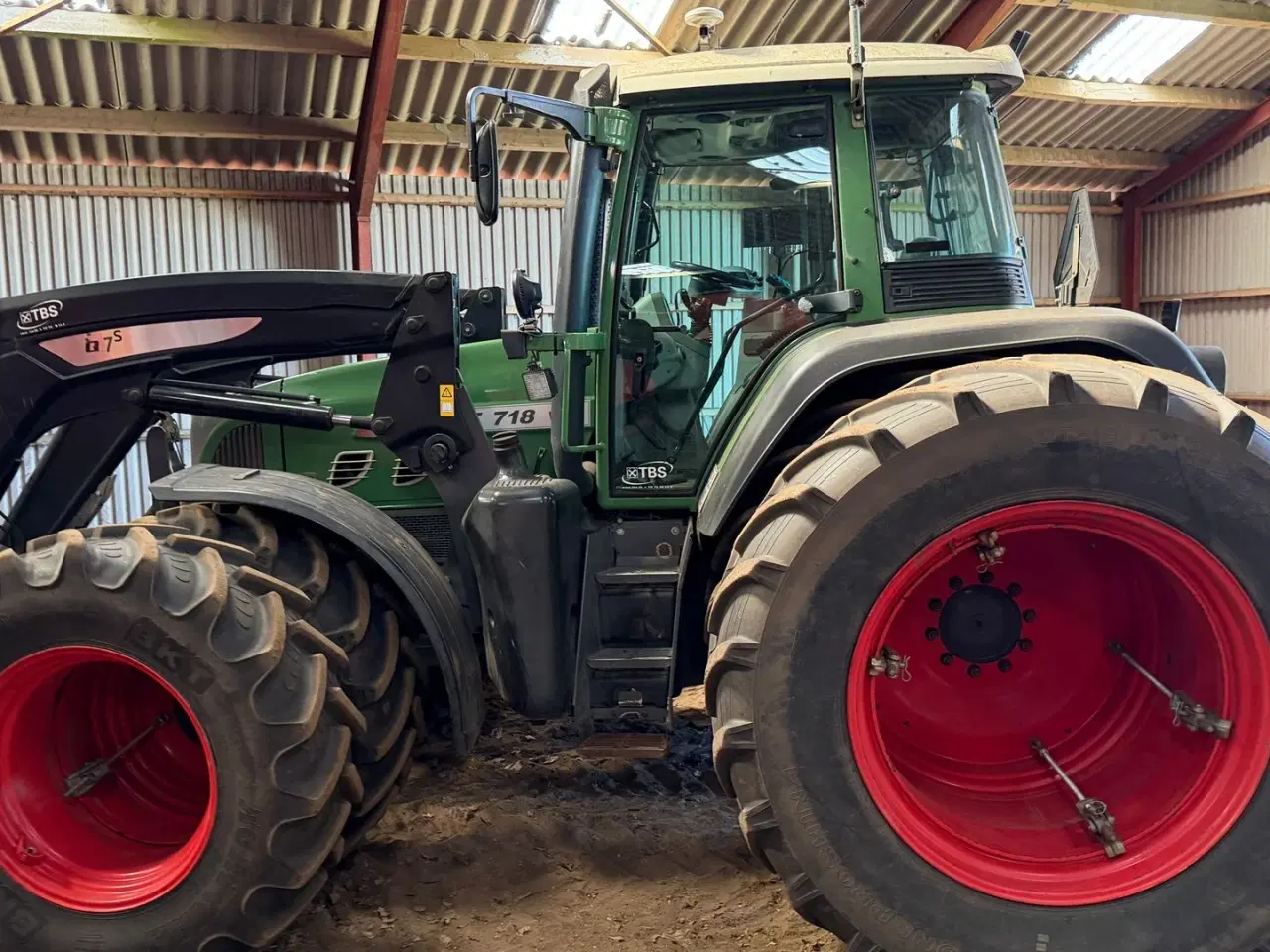 Billede 5 - Fendt 718 Vario TMS med læsser og tvillingehjul hele vejen rundt