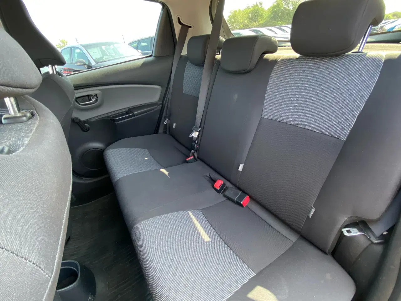 Billede 8 - Toyota Yaris 1,3 VVT-I T2 Komfortpakke Sportspakke 100HK 5d 6g