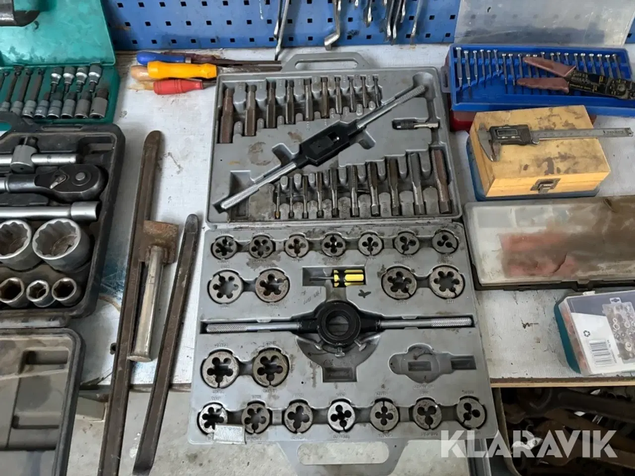 Billede 6 - Værkstedsbord & tavle inkl værktøj