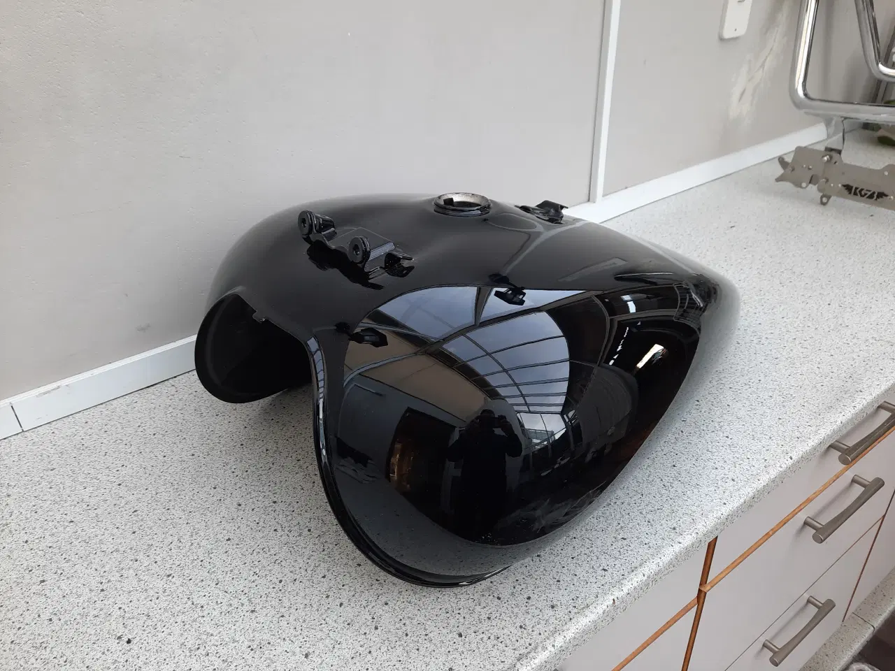 Billede 1 - Benzintank i sort til Intruder M1800