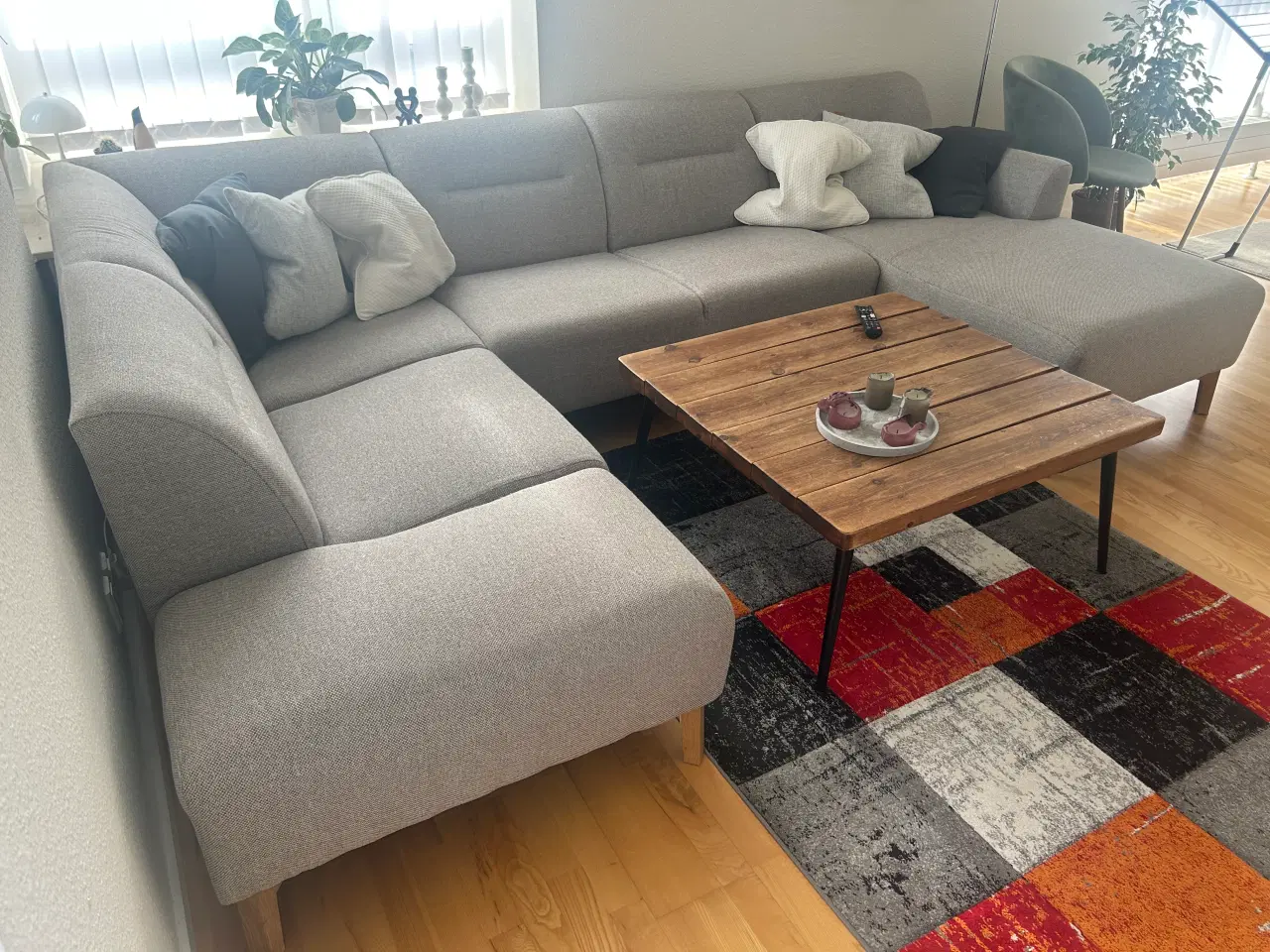 Billede 3 - Stor lysegrå hjørnesofa 