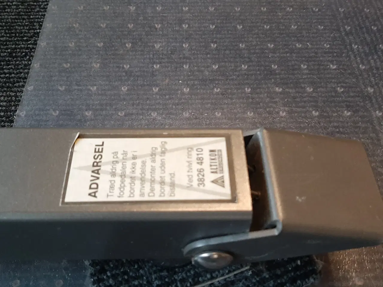 Billede 3 - Hæve/sænke skrivebord i lakeret bøg