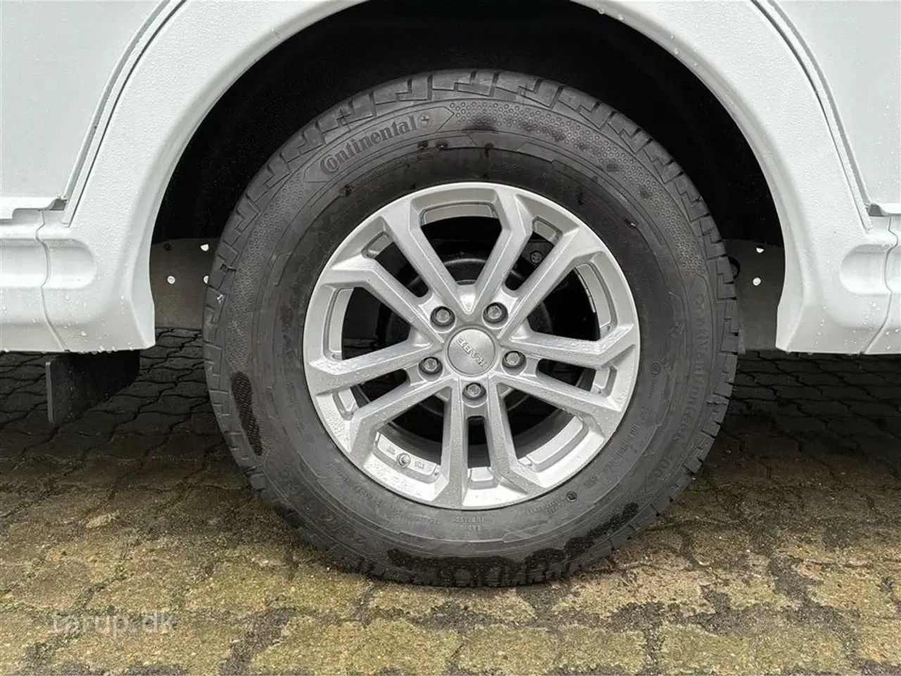 Billede 6 - 2026 - Kabe Ametist 560 GLE KS B2 PREMIUM LINE   enkeltsenge, udtræk til dobbeltseng, rundsiddegruppe i mørkegråt skind, ALDE centralvarme, vandbåren gulvvarme, stort kompressor køleskab