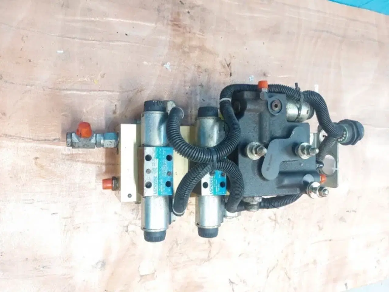 Billede 13 - Case IH7010 Hydraulic valve 87109742