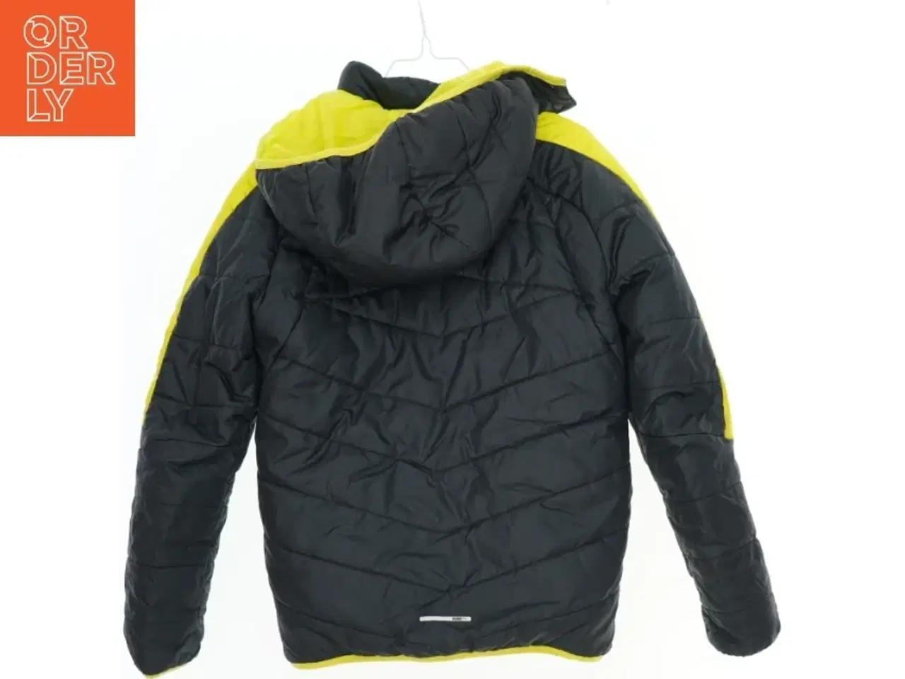 Billede 2 - Vinterjakke med hætte fra Puma (str. 140)