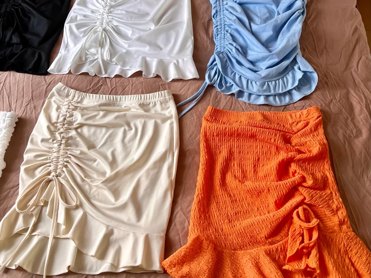 Billede 2 - 7 nederdele str S. Dem alle for 350 kr + fragt.