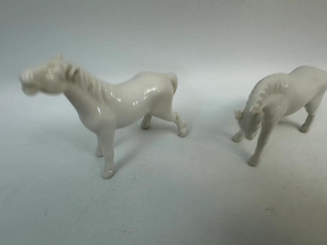 Billede 6 - 2 små hvide porcelænsheste