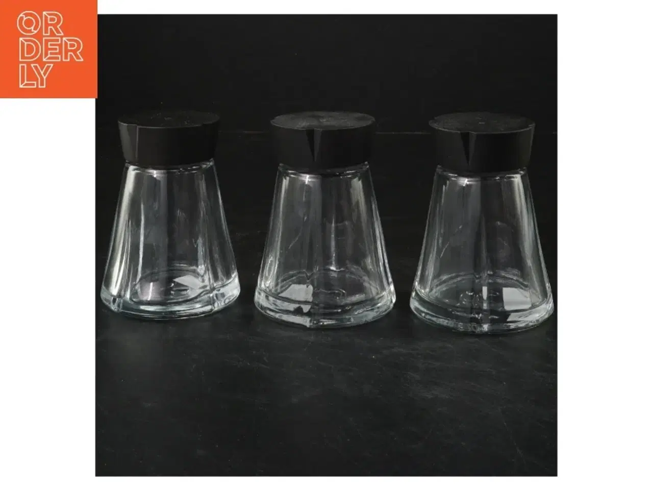 Billede 1 - Sæt med 3 krydderiglas med sorte låg fra Rosendahl (str. 9x7 cm)