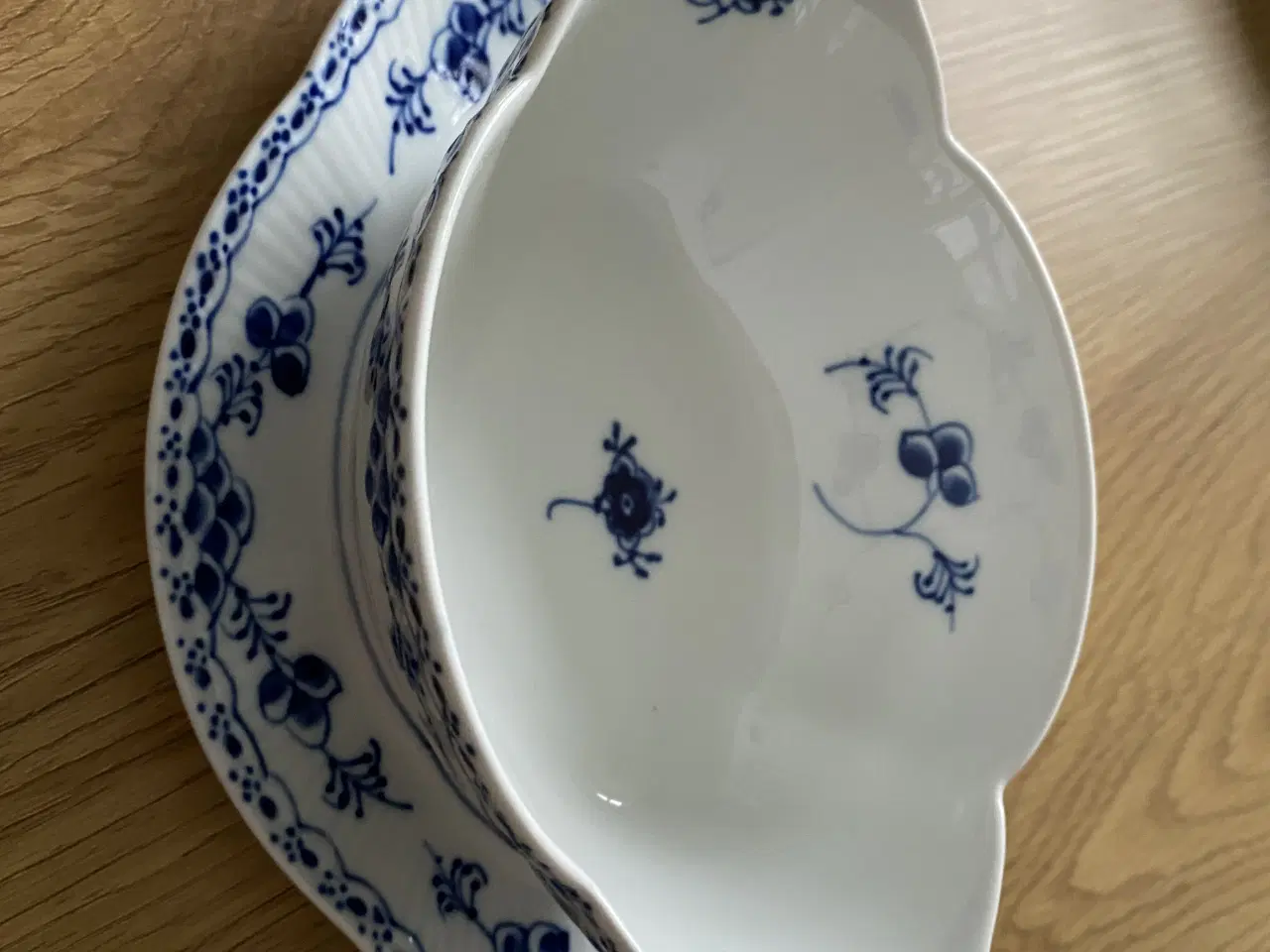 Billede 1 - Musselmalet sovseskål  Nr. 587 