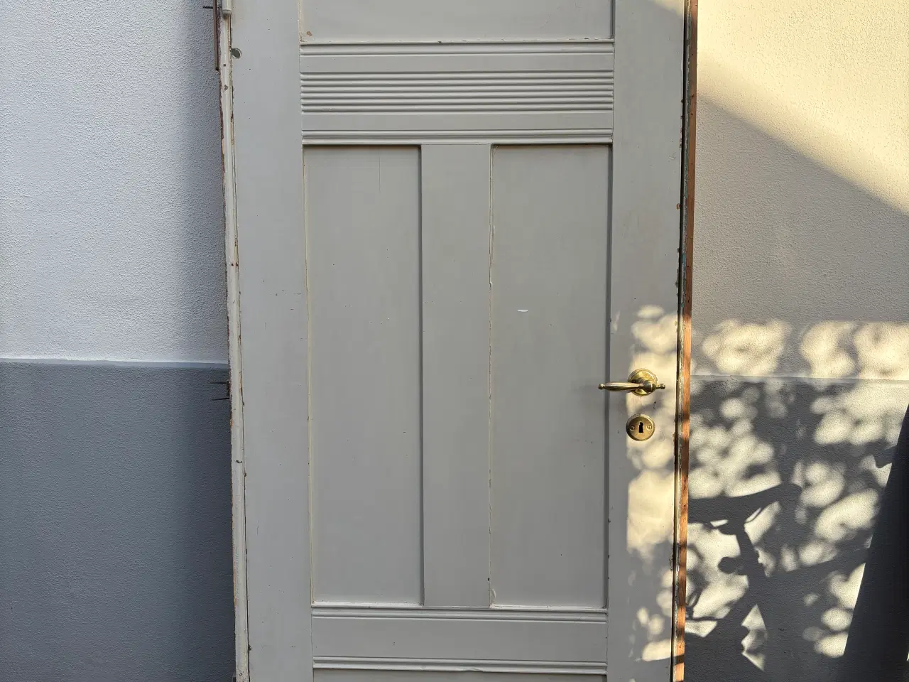 Billede 2 - Fin gammel dør med fyldninger