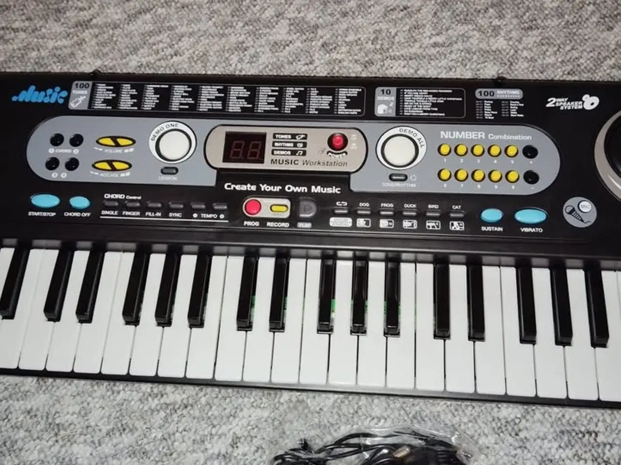 Billede 2 - Music keyboard med 54 tangenter og mikrofon