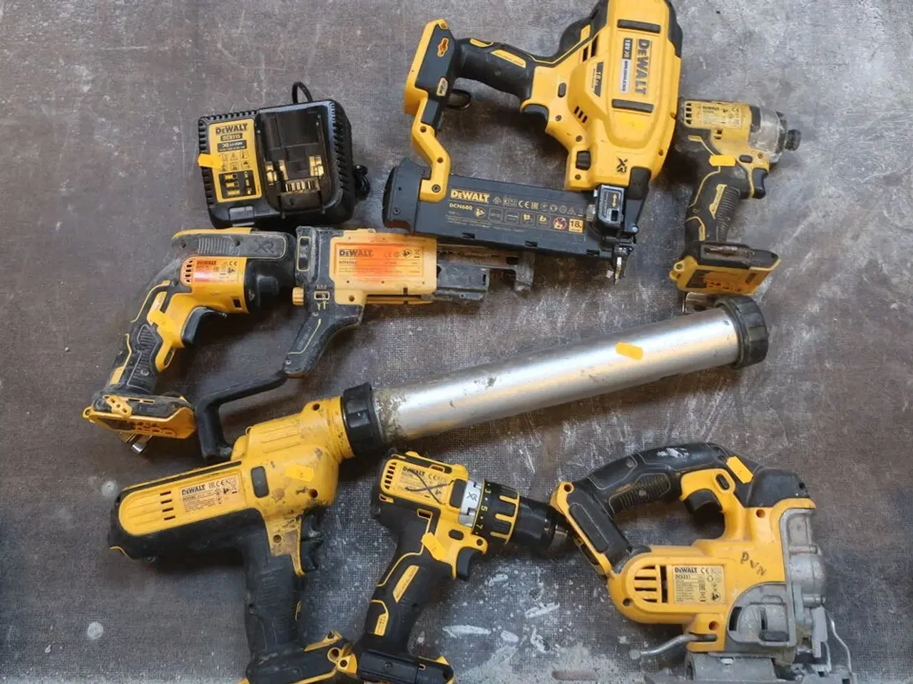 Billede 1 - 6 stk. akku håndværktøj DEWALT og lader